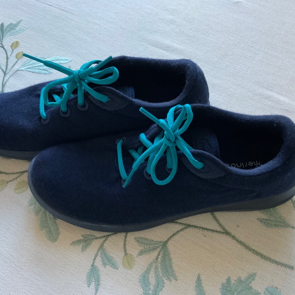WOMENS MERINO WOOL SNEAKERS SIZE 9W $40